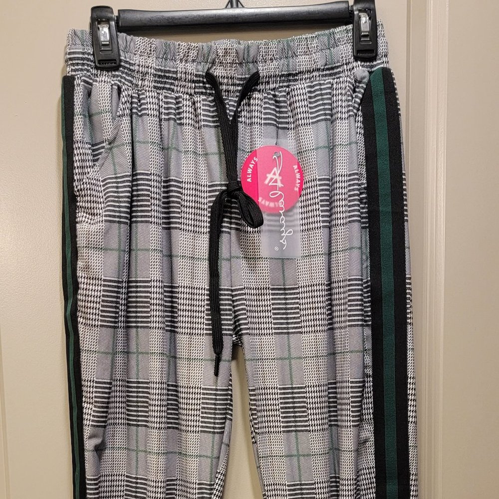 **5/$25** NWT Black, White & Green Plaid Dressy Joggers
